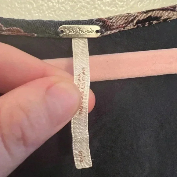 Free people blouse size s, blue base with orange/white flowers - Picture 4 of 5